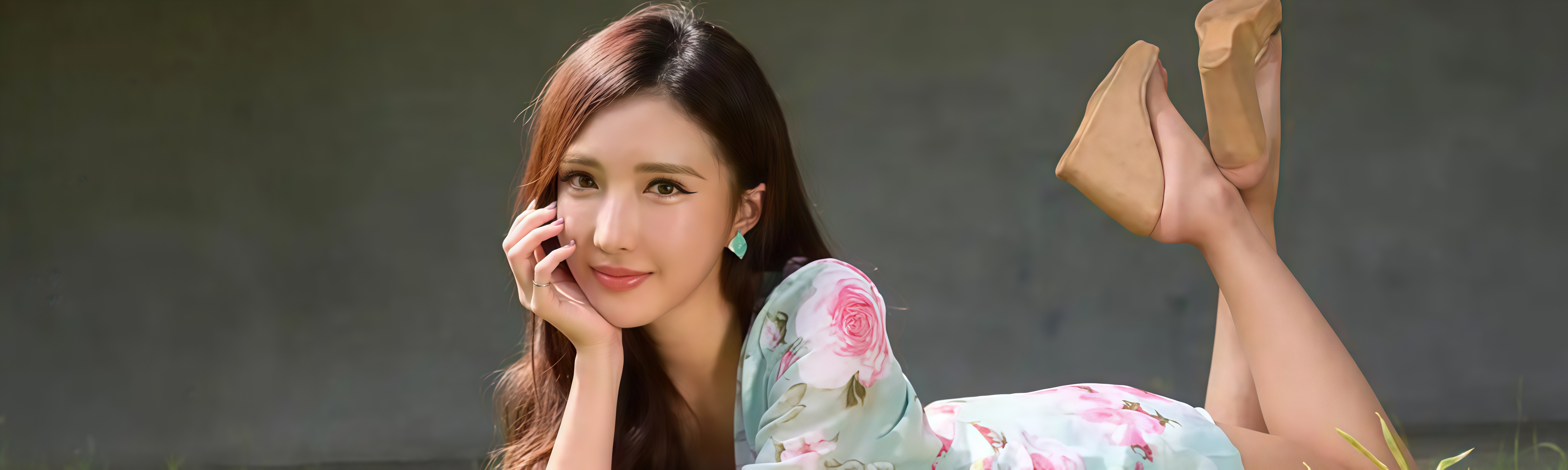 娱乐爆料网，零点屠榜！顶流小花被大佬按在游艇甲板狂抽猛送，4K无码浪叫混海浪，水花溅镜头；